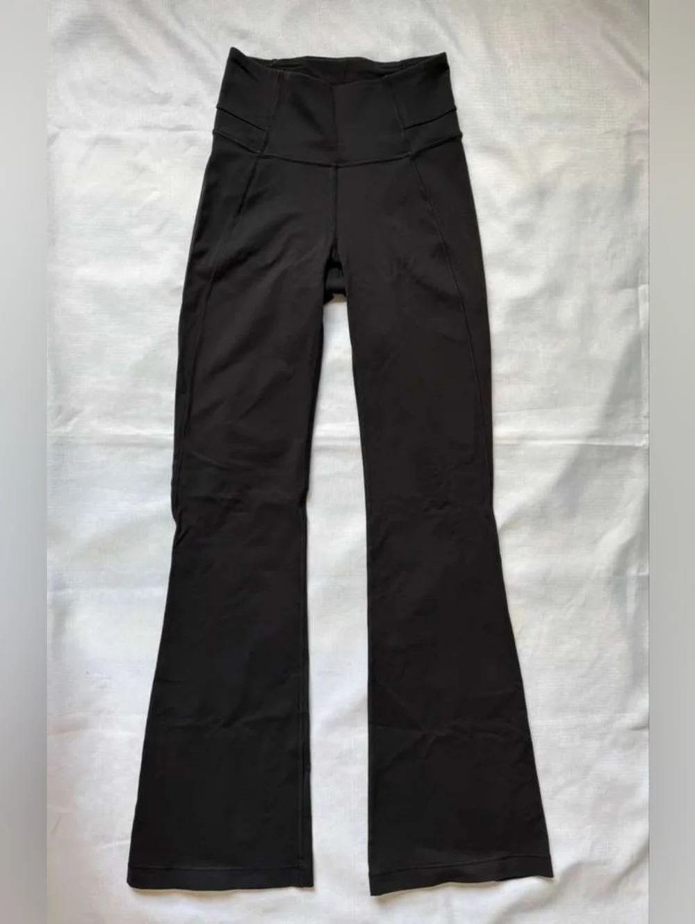Lululemon Black Groove Super-High-Rise Flared Pant - The Iconic Nulu Classic. - Picture 2 of 9